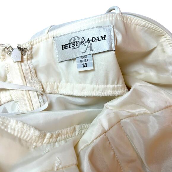 Betsy & Adam White Embellished Gown - Size 14 - Picture 12 of 16